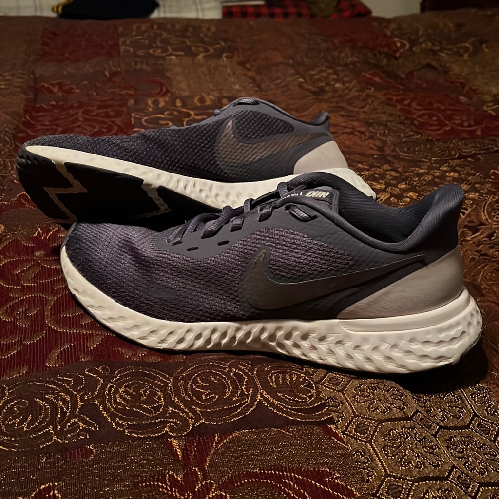 Nike Revolution
